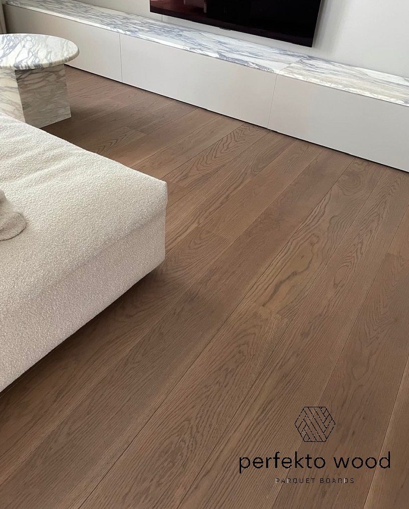 3-lagers ekparkett Calvare Select borstad Osmo hårdvaxolja 14×220 mm — privat lägenhet Vilnius Litauen PerfektoWood