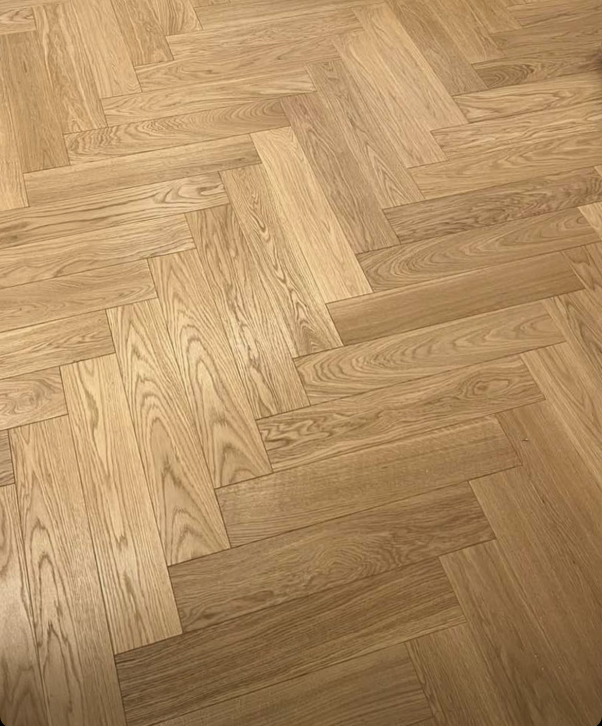 Solid oak herringbone parquet Spring Honey Select &mdash; PerfektoWood Lithuania