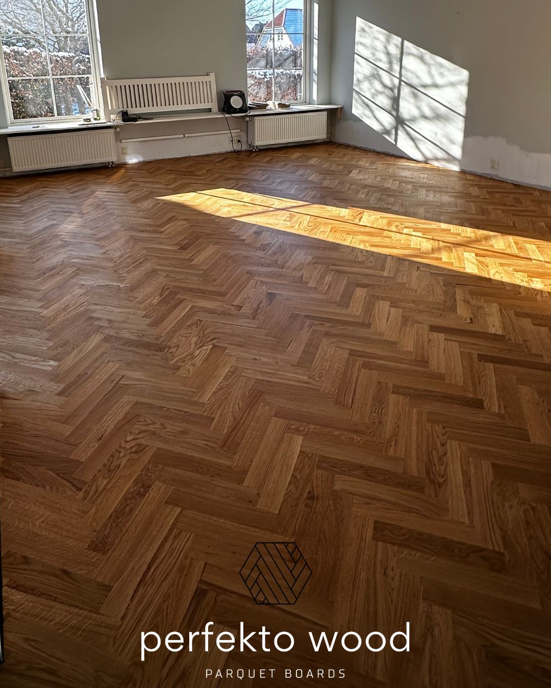 Fiskbensparkett av massiv ek Nature-sortering 16x68x340 mm — Köpenhamn Danmark PerfektoWood